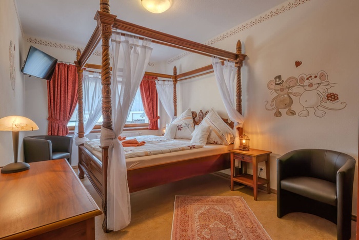 Zimmeransicht Romantik Familienzimmer, Hotel Am Eifelsteig, Neroth