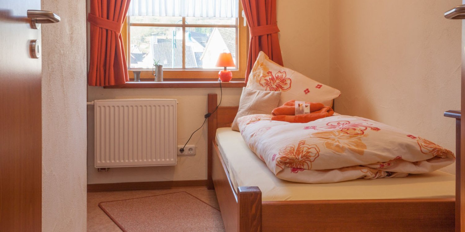 Zimmeransicht kleines Einzelzimmer, Hotel Am Eifelsteig, Neroth