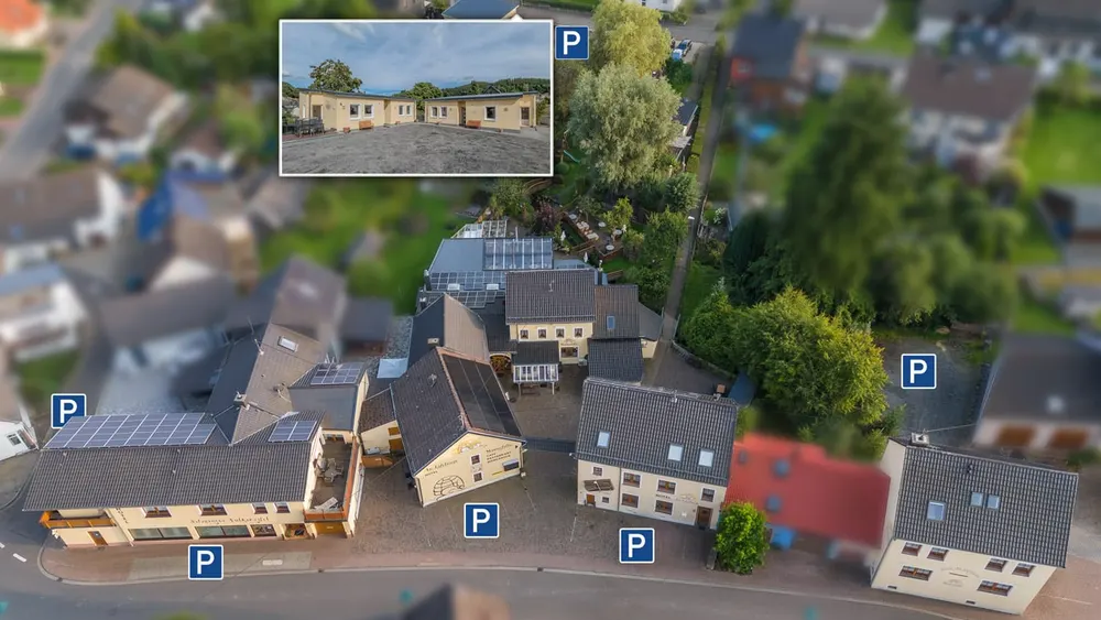 Luftaufnahme des Hotel-Komplexes 'Mausefalle' mit interaktiven Markierungen
